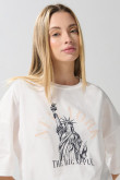 Camiseta crop top oversize crema con arte college
