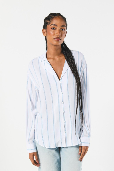 Blusa estampada unicolor con botones y manga larga