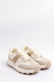 Tenis cremas de plataforma con textura y cortes localizados