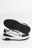 Tenis casuales unicolores con suelas planas y contrastes