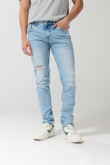 Jean azul claro skinny con desgastes localizados y tiro bajo