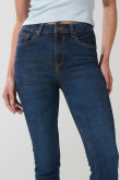 Jean push up tiro alto azul oscuro con realce posterior