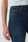 Jean push up tiro alto azul oscuro con realce posterior