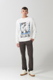 Buzo crema claro cuello redondo con arte de Looney Tunes