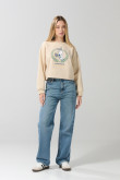 Buzo kaki claro crop top con estampado de Snoopy