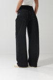 Jean tiro medio baggy gris con bota ancha y bolsillos