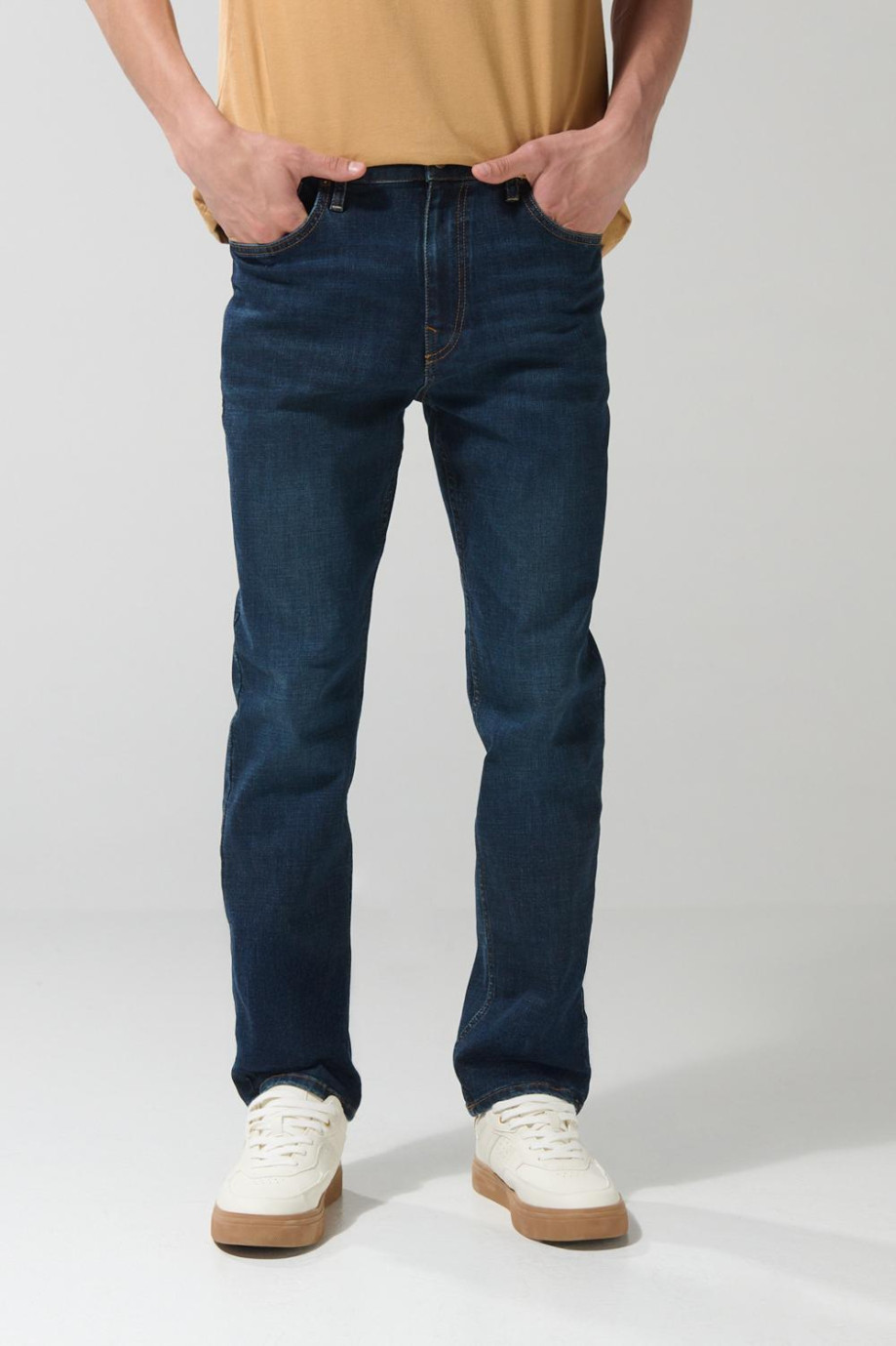 Jean bota recta straight leg azul oscuro con tiro bajo
