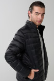 Chaqueta acolchada unicolor con bolsillos insumos en contraste
