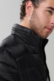 Chaqueta acolchada unicolor con bolsillos insumos en contraste
