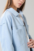 Chaqueta tipo cuello trucker en tonos unicolor con broches
