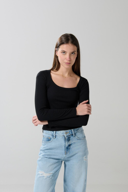 Camiseta unicolor manga larga con escote en U
