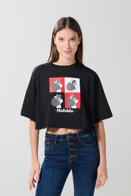 Camiseta crop top oversize negra con arte de Mafalda