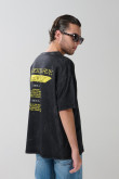 Camiseta oversize de Iron Maiden negra con manga corta