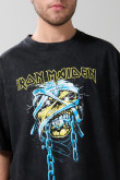 Camiseta oversize de Iron Maiden negra con manga corta