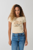 Camiseta kaki clara de Snoopy con texturas y manga corta