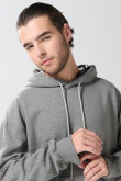 Buzo gris claro oversize con capota y bolsillo en frente