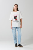 Camiseta femenina fit super oversize manga corta con estampado en frente de Mafalda.