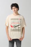 Camiseta oversize kaki clara de NASA con cuello redondo