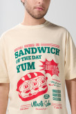 Camiseta kaki clara manga corta con diseño de sándwich