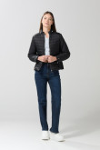 Chaqueta unicolor acolchada con cremallera y bolsillos