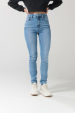 Jean azul jegging con tiro súper alto y ligeros desgastes