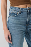 Jean 90´S azul con desgastes, bota recta y tiro alto