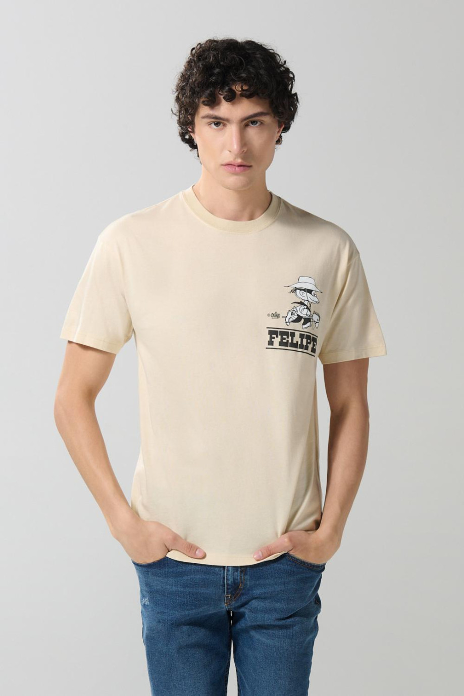 Camiseta kaki clara manga corta con arte de Mafalda