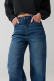 Jean azul oscuro tiro alto 90´S con bota recta y bolsillos