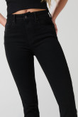 Jean push up tiro alto negro con realce y bolsillos