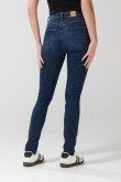 Jean push up tiro alto azul oscuro con realce y bolsillos
