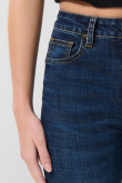 Jean push up tiro alto azul oscuro con realce y bolsillos