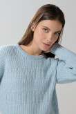 Suéter cuello redondo azul claro con ajuste holgado