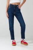 Jean mom tiro súper alto azul con bota recta y bolsillos
