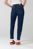 Jean mom tiro súper alto azul con bota recta y bolsillos