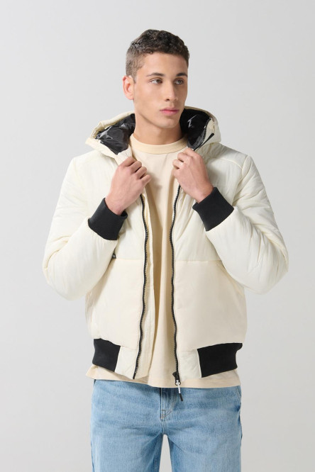 Chaqueta unicolor acolchada con capota y bolsillo canguro