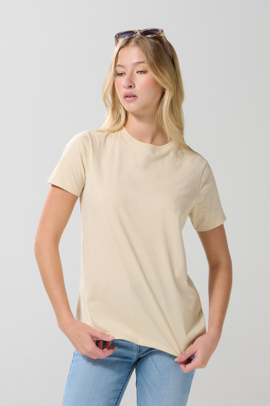 Camiseta algodón unicolor con cuello redondo y manga corta