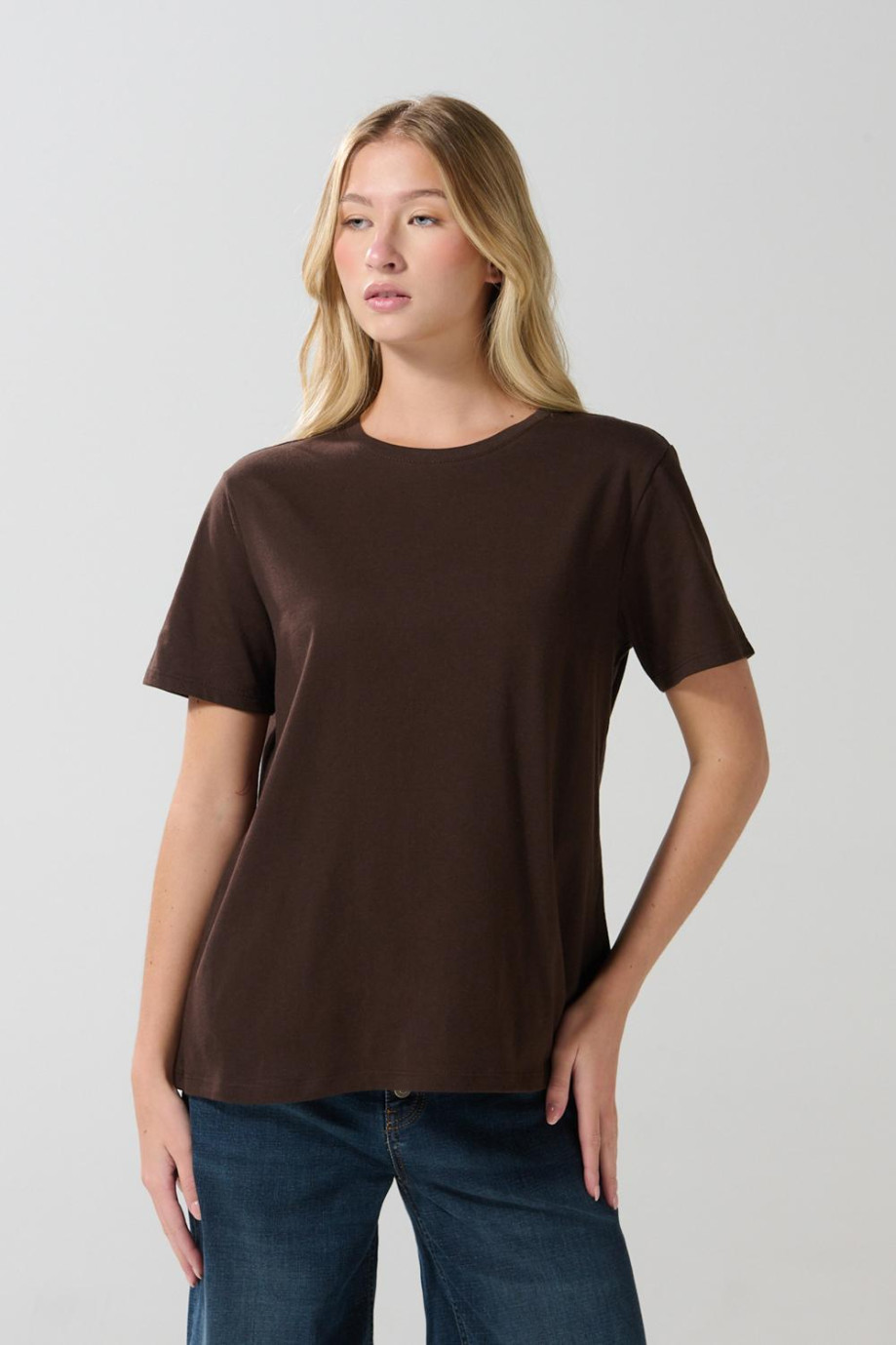 Camiseta algodón unicolor con cuello redondo y manga corta