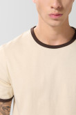 Camiseta en algodón unicolor con contrastes y manga corta