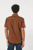 Camisa unicolor a cuadros con manga corta y botones