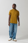 Camisa unicolor con botones, cuello sport collar y bolsillo