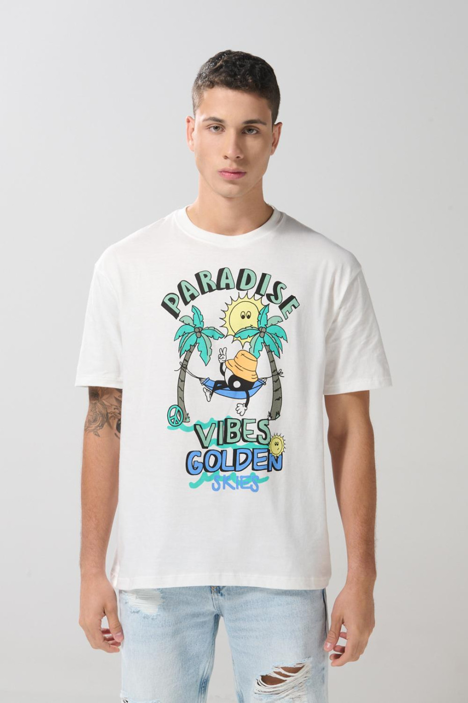 Camiseta cuello redondo unicolor con diseño de playa