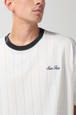 Camiseta crema manga corta oversize a rayas con arte marino