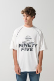 Camiseta crema manga ranglan corta oversize con arte college