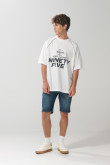 Camiseta crema manga ranglan corta oversize con arte college