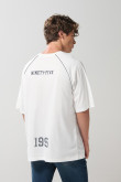Camiseta crema manga ranglan corta oversize con arte college