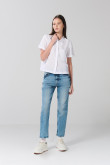 Blusa unicolor con bolsillo, manga corta y botones