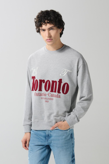 Buzo gris cuello redondo oversize con diseños college