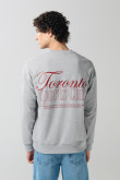 Buzo gris cuello redondo oversize con diseños college