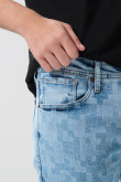 Jean slim azul claro ajustado con diseños y tiro bajo
