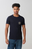 Camiseta cuello redondo azul college con bolsillo